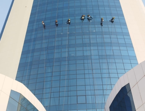تنظيف الواجهات الزجاجية